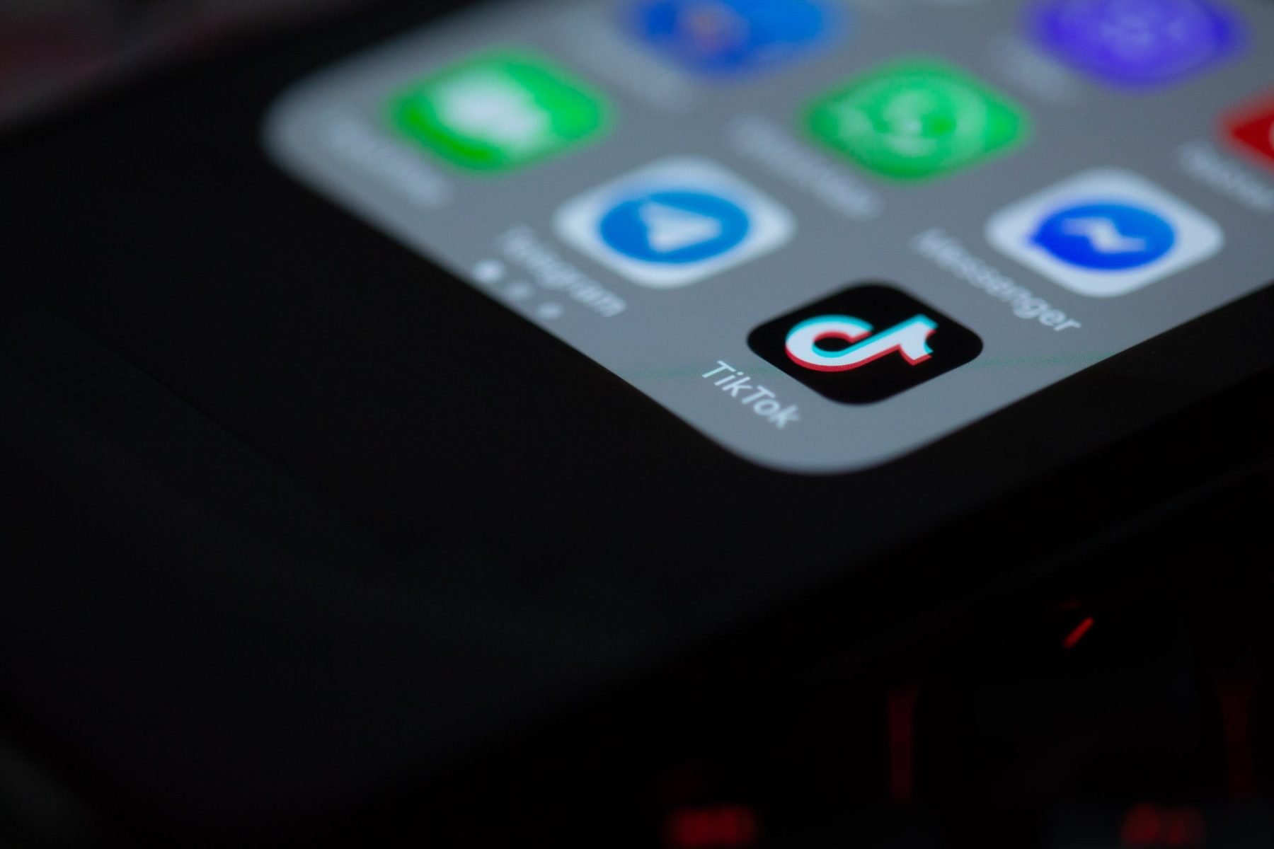 Partage d’expérience sur TikTok et Twitter<